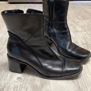 Clarks black boots sz 9